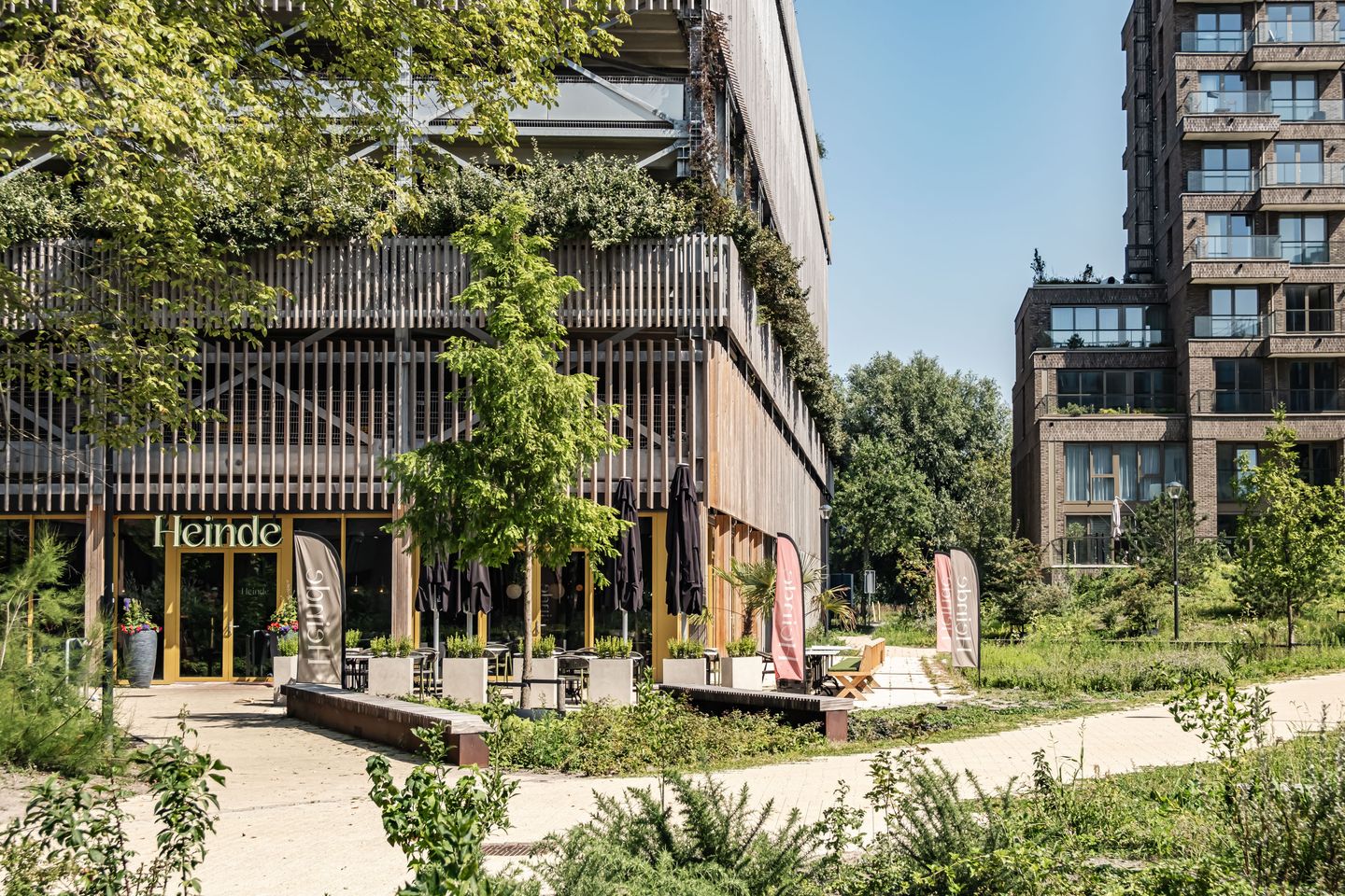 Photo 40 of Surinamepad 106