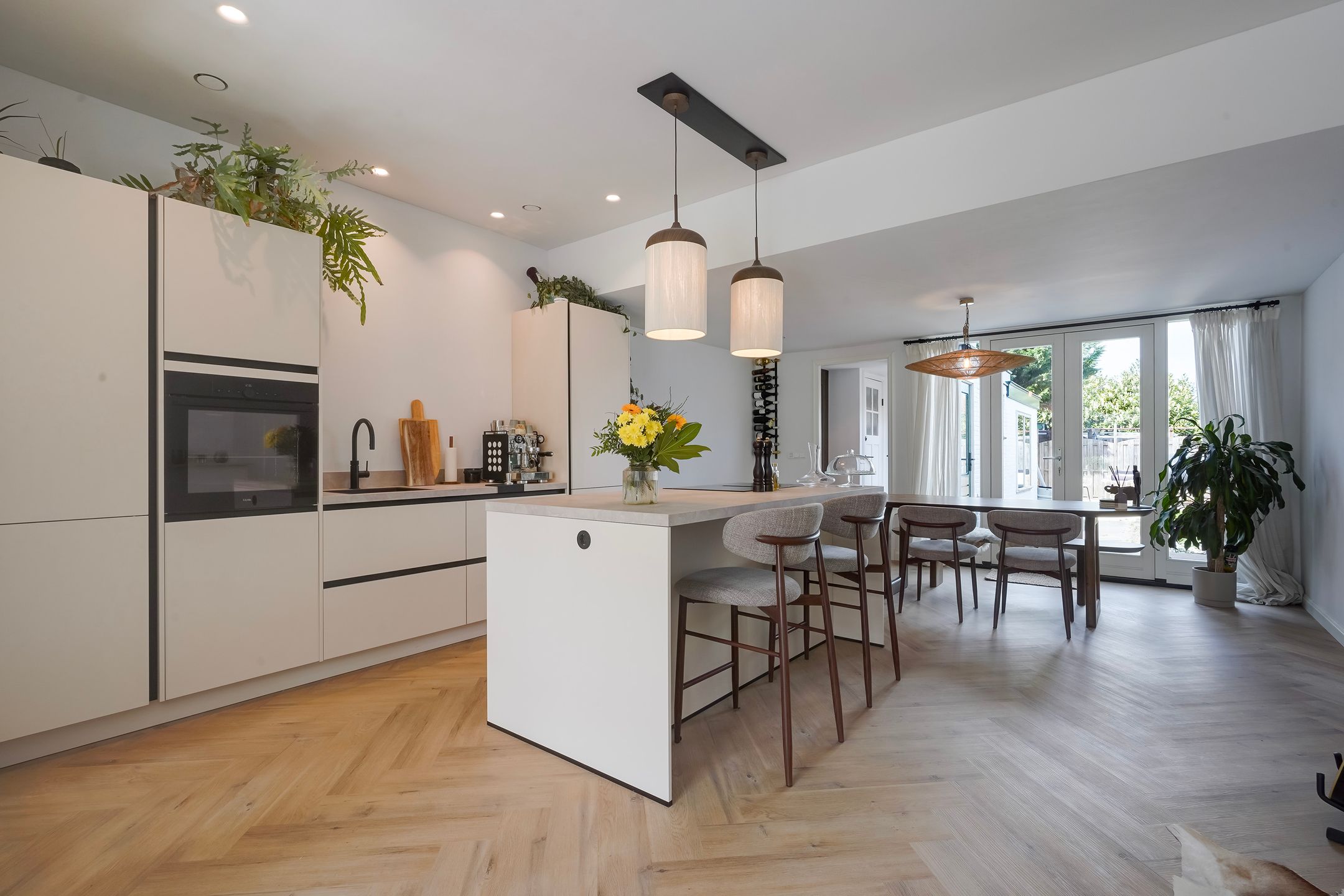 Photo 15 of Sint Raphaëlstraat 9