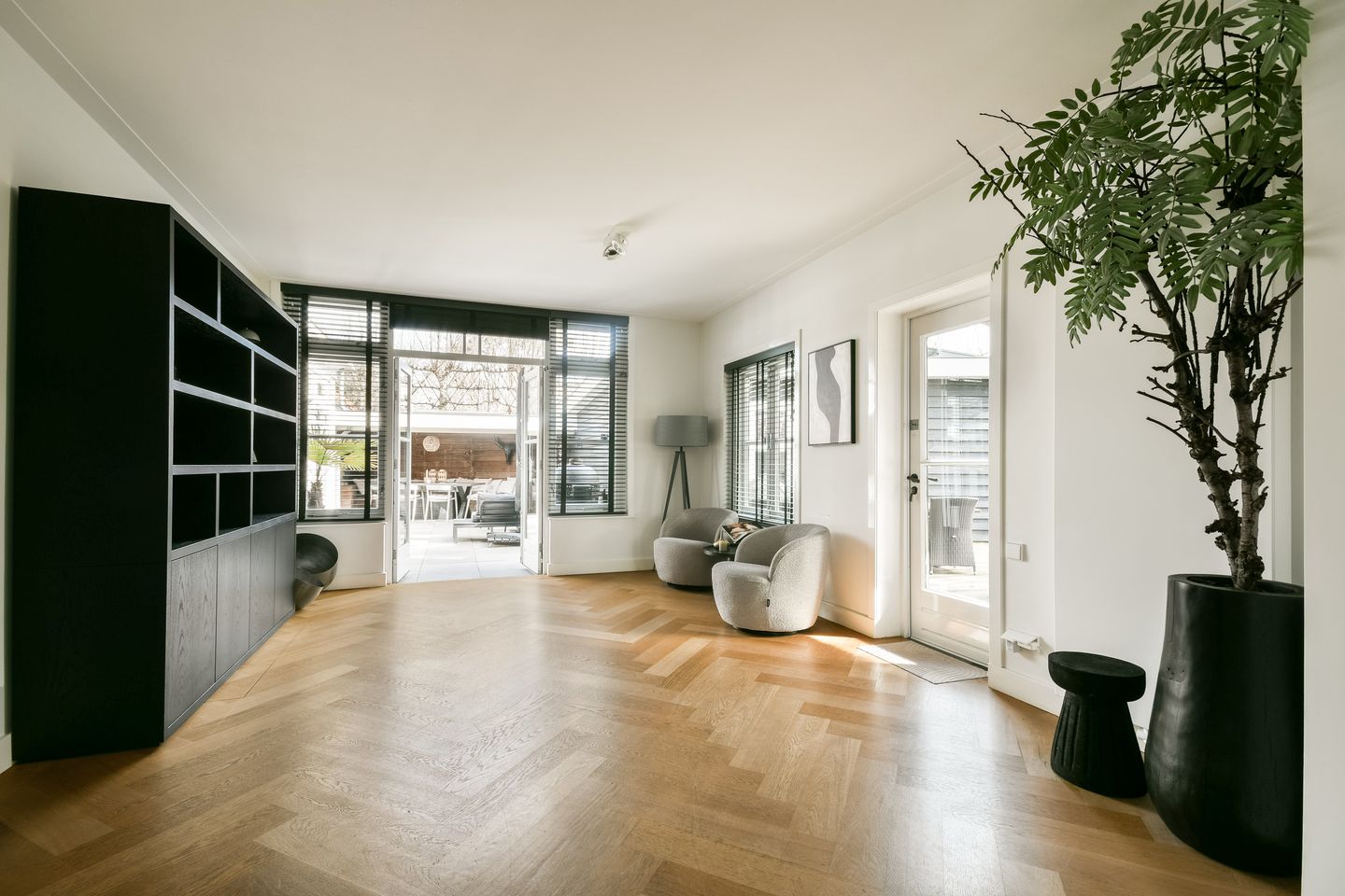 Charming 1930s Semi-Detached House with Driveway in Green Zandvoort Neighborhood — 14