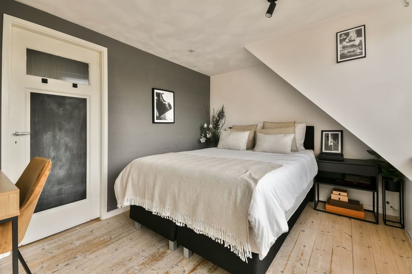 Charming 1930s Semi-Detached House with Driveway in Green Zandvoort Neighborhood — 34