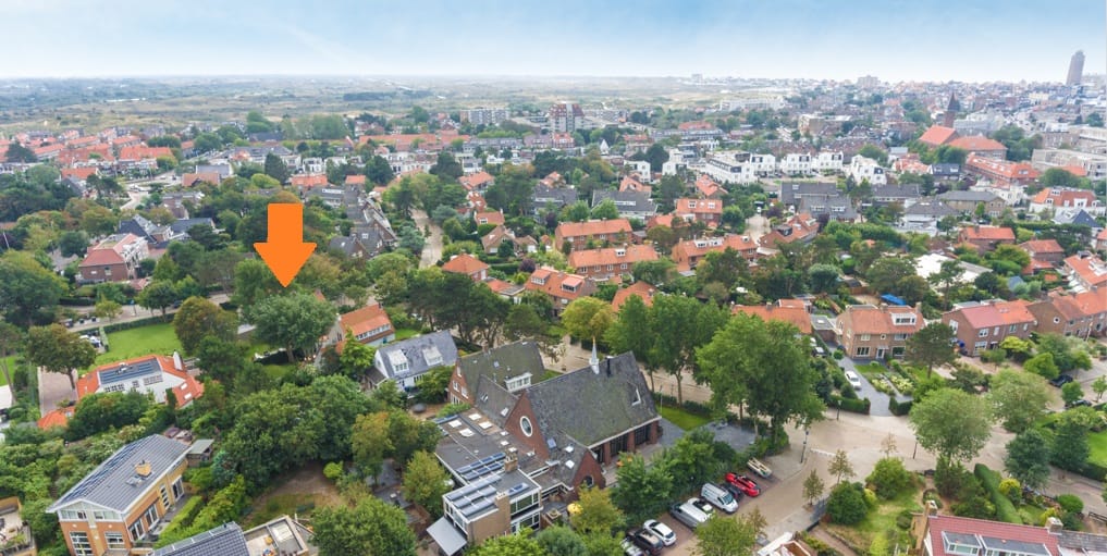 Charming 1930s Semi-Detached House with Driveway in Green Zandvoort Neighborhood — 43