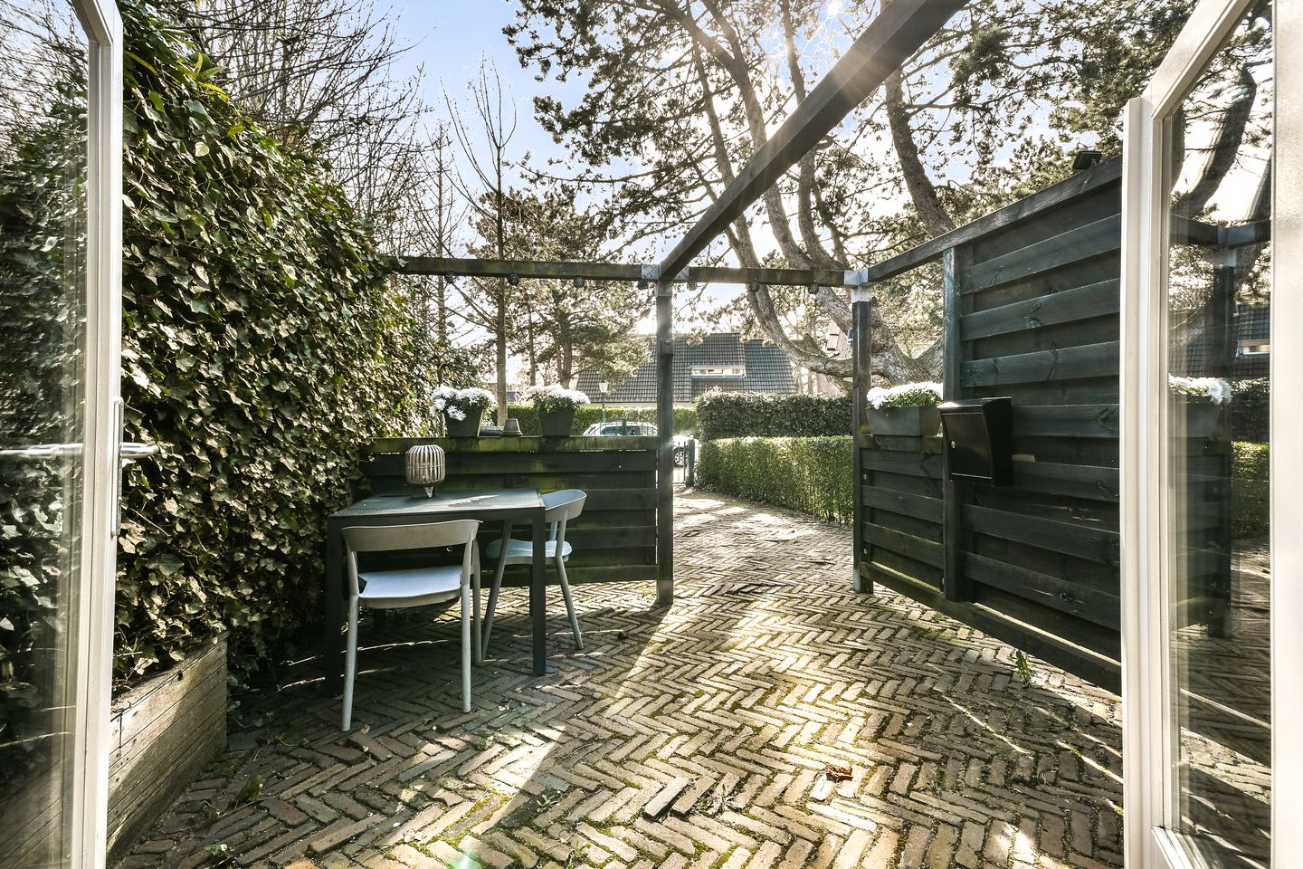 Charming 1930s Semi-Detached House with Driveway in Green Zandvoort Neighborhood — 40