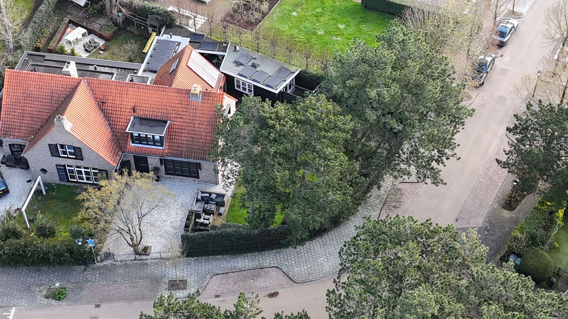 Charming 1930s Semi-Detached House with Driveway in Green Zandvoort Neighborhood — 42