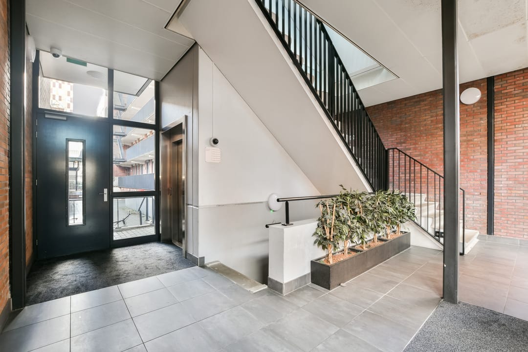 Luxurious Penthouse Apartment with Terrace and Private Parking in Amsterdam Osdorp — 22