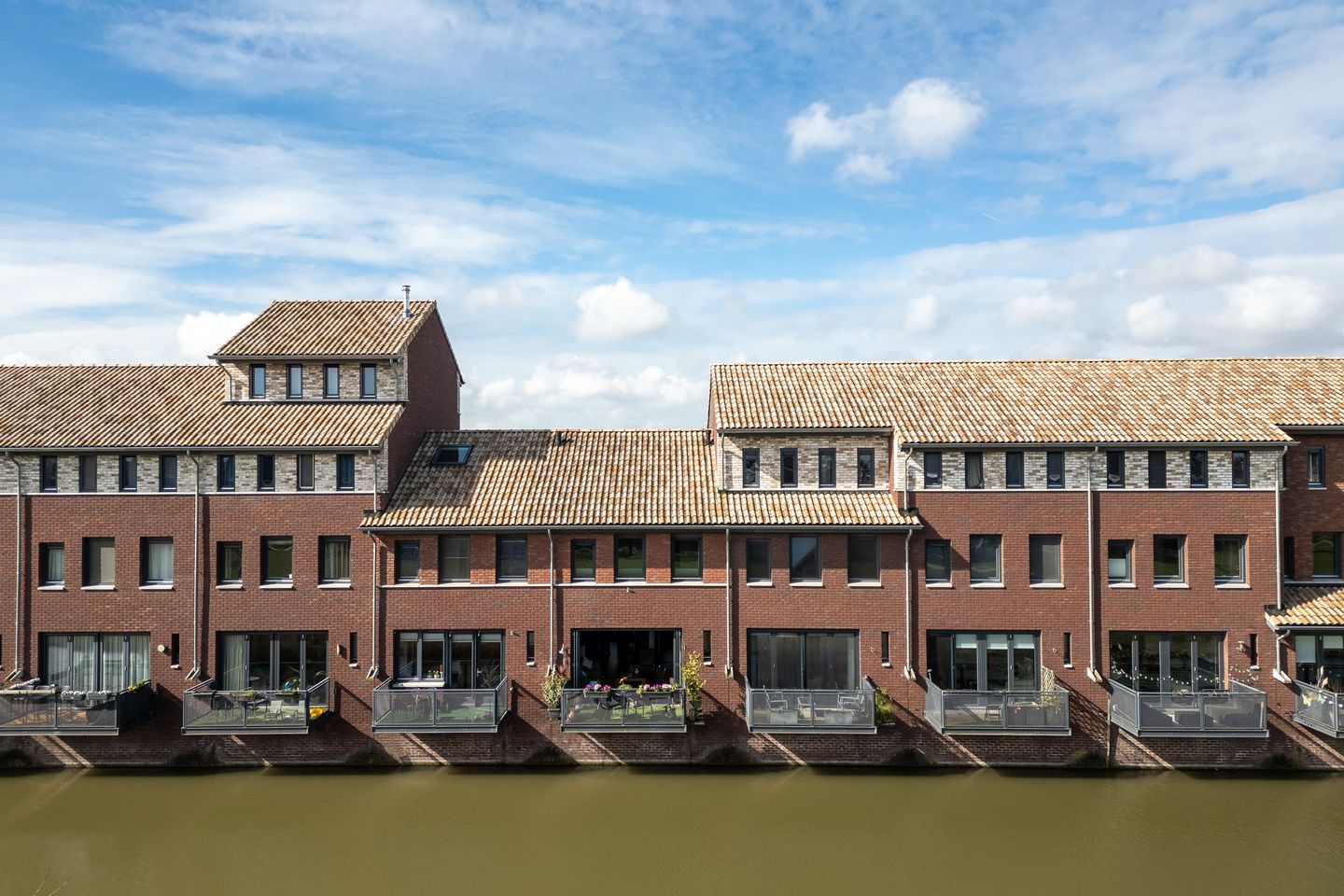 Foto 35 van Via Horta 105