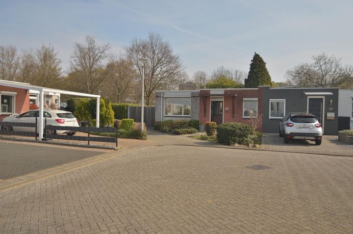 Photo 2 of Unicefplantsoen 18