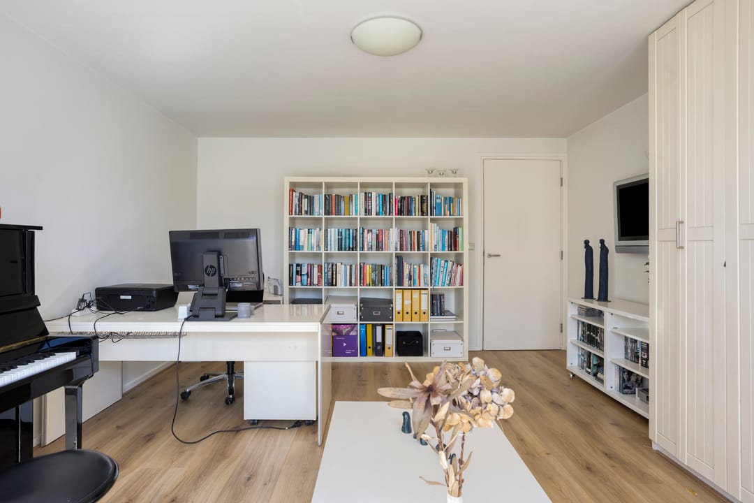Waterfront Luxury Villa with Panoramic Views in Blixembosch — 26