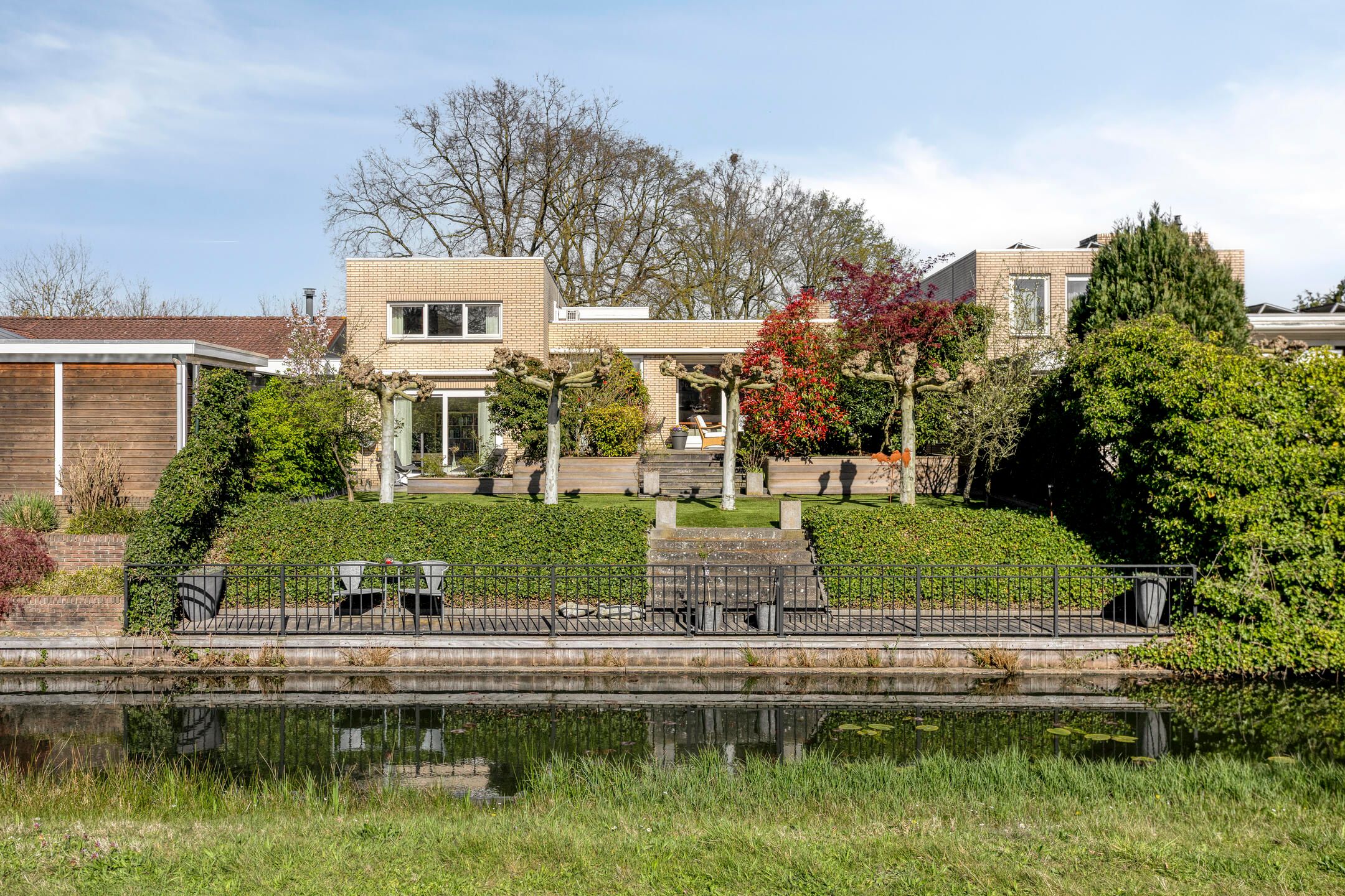 Waterfront Luxury Villa with Panoramic Views in Blixembosch — 39