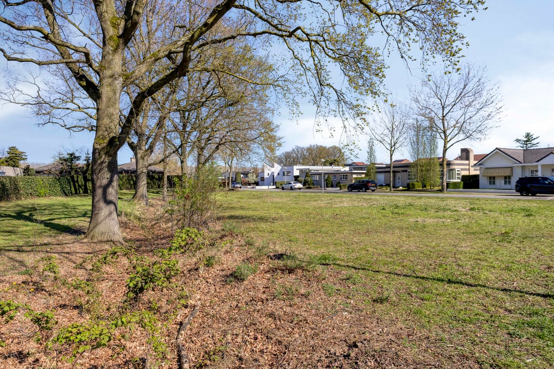 Waterfront Luxury Villa with Panoramic Views in Blixembosch — 52