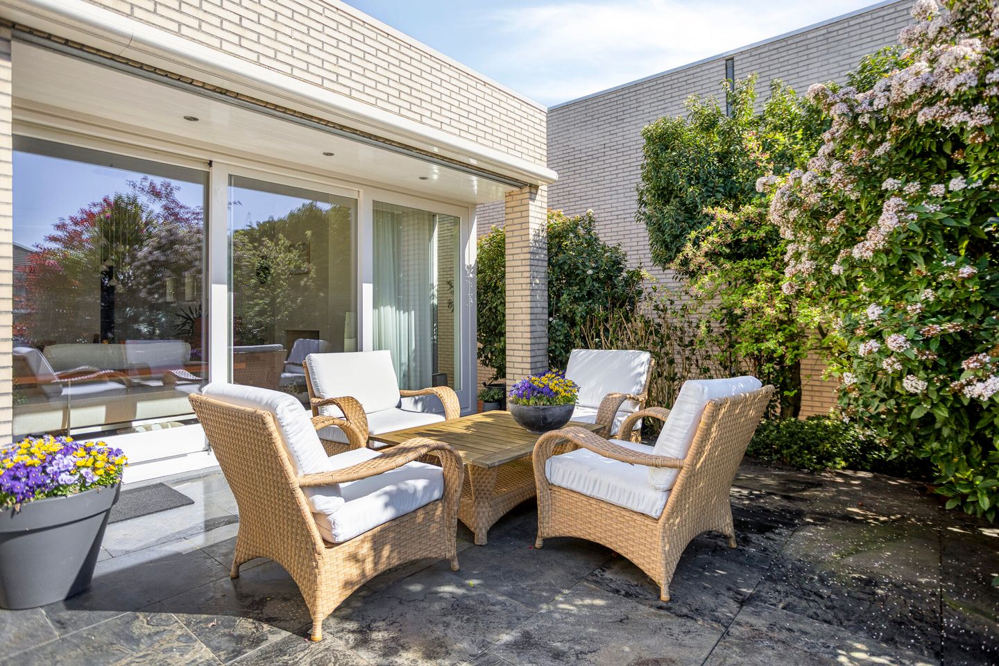 Waterfront Luxury Villa with Panoramic Views in Blixembosch — 40