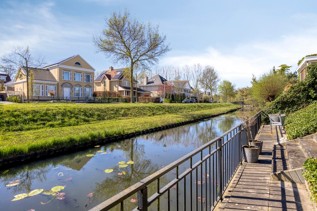 Waterfront Luxury Villa with Panoramic Views in Blixembosch — 47