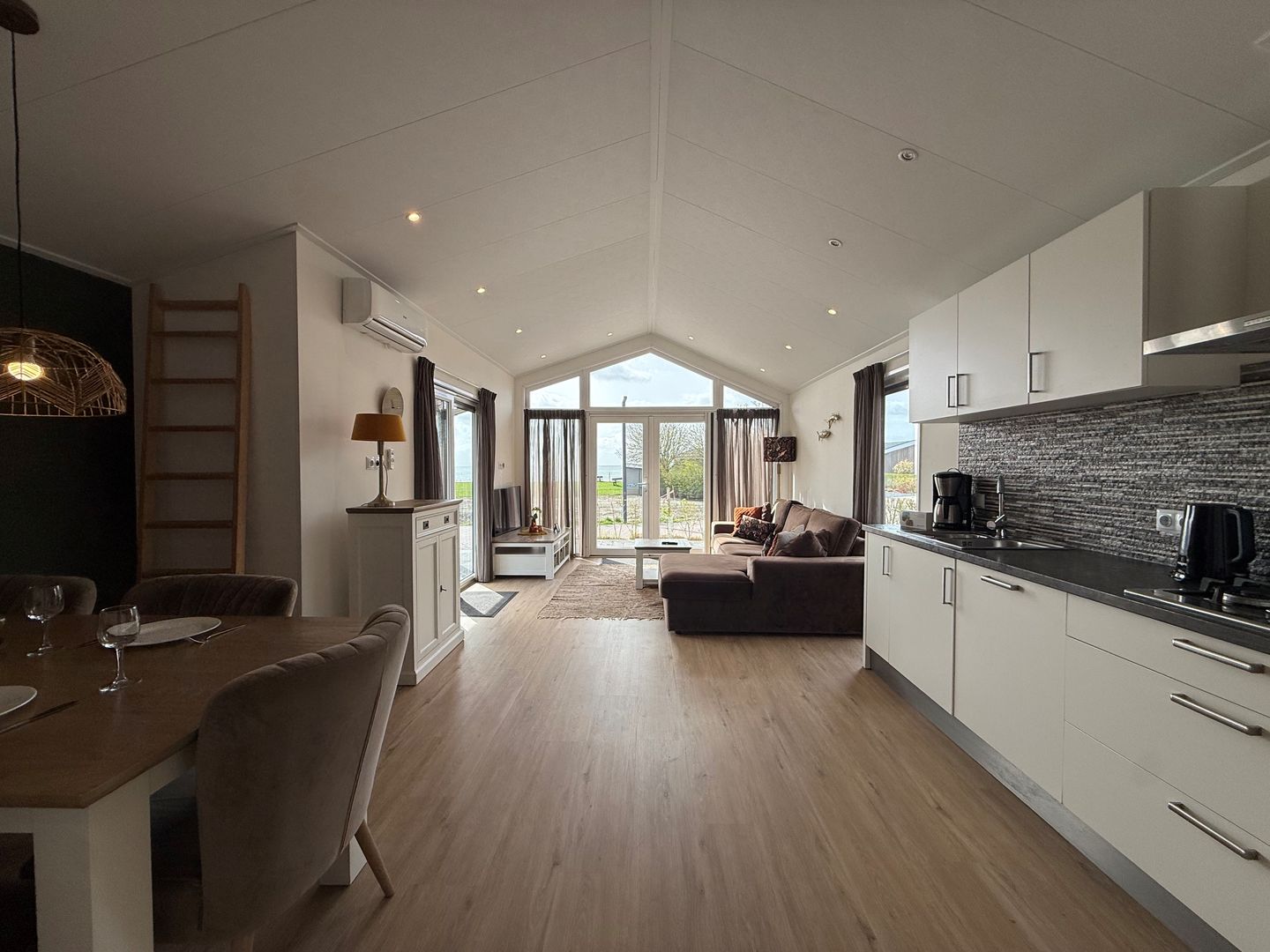 Foto 14 van Zuiderdijk 1-50