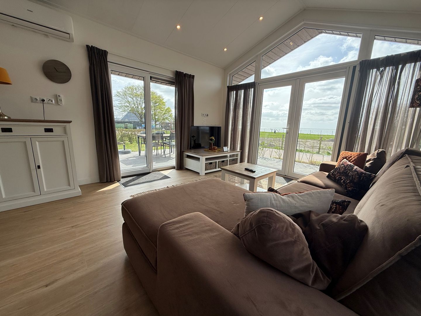 Foto 10 van Zuiderdijk 1-50