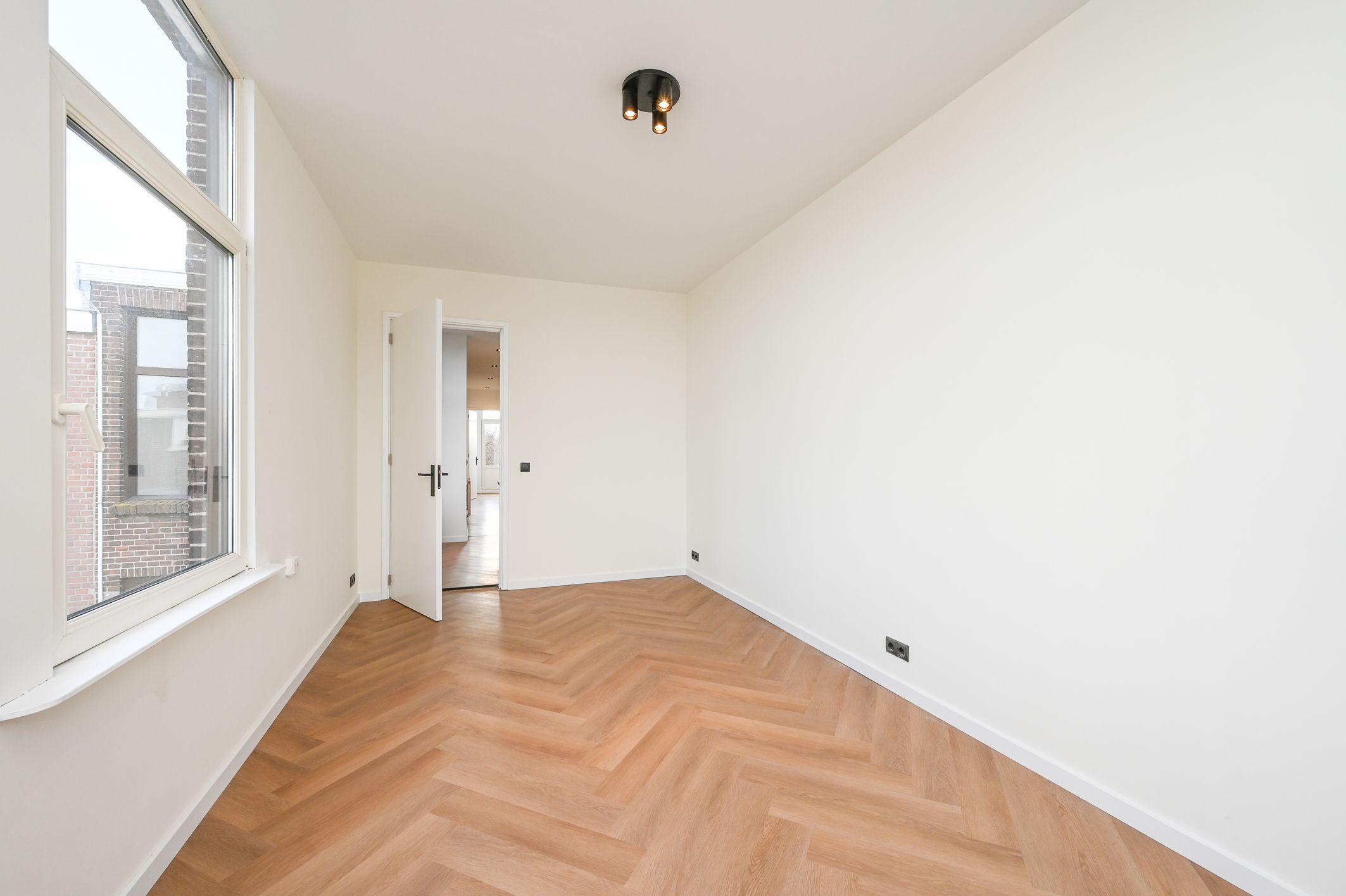 Foto 36 van Loosduinseweg 1049