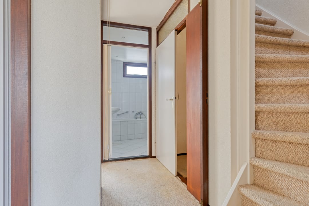Spacious 5-Room Terraced House with Dormer Window in Green Surroundings — 17