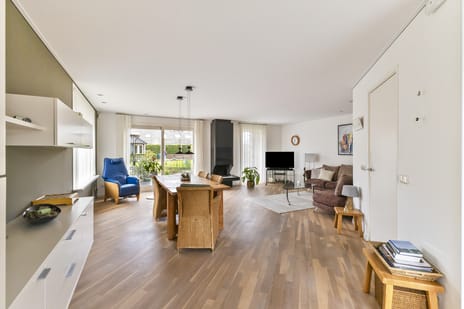 Schoener 3 secondary image