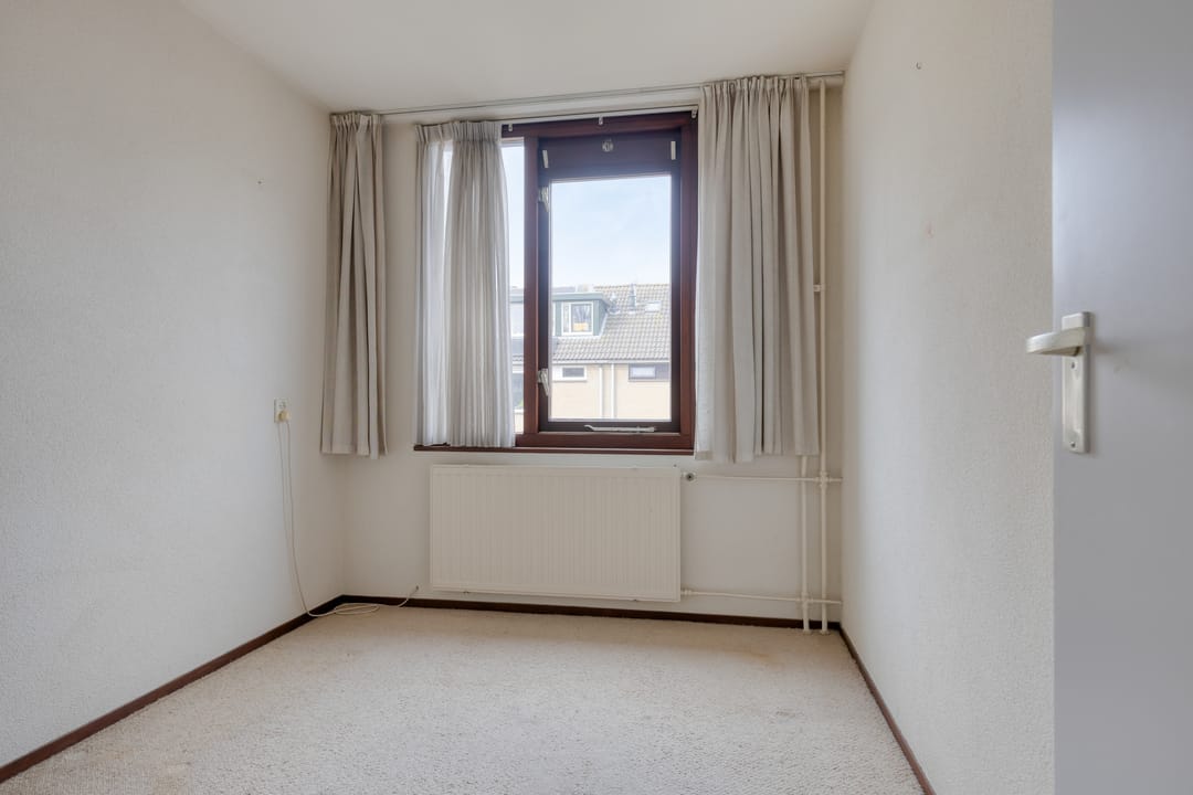 Spacious 5-Room Terraced House with Dormer Window in Green Surroundings — 16
