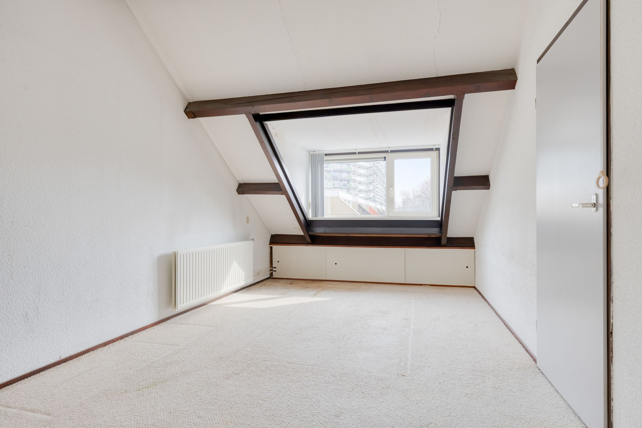 Spacious 5-Room Terraced House with Dormer Window in Green Surroundings — 21