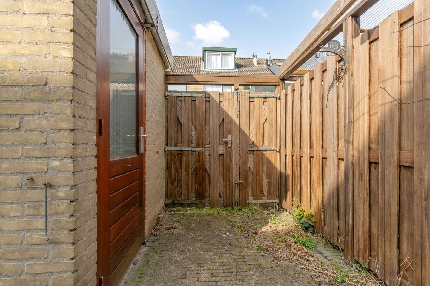 Spacious 5-Room Terraced House with Dormer Window in Green Surroundings — 29