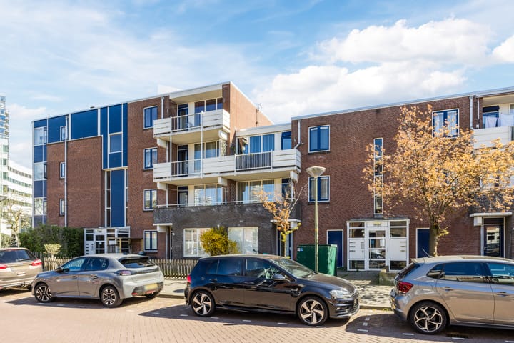 Photo 4 of Charlotte de Bourbonstraat 30