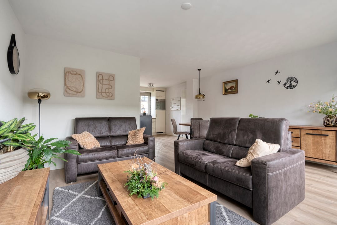 Foto 2 van Den Elst 8