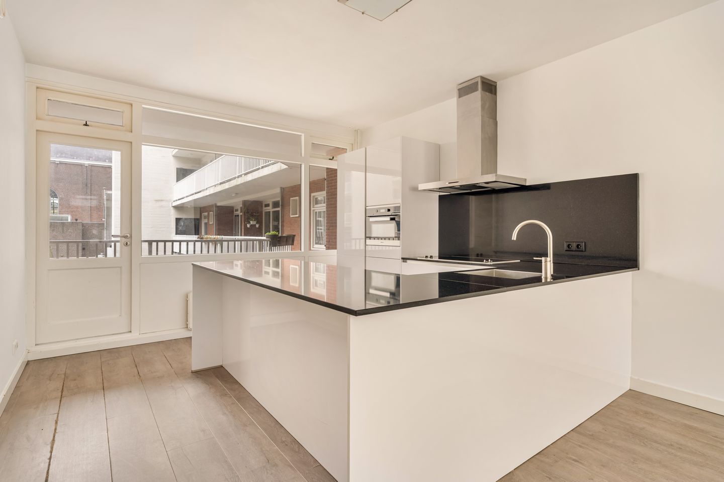Photo 10 of Jodenbreestraat 116
