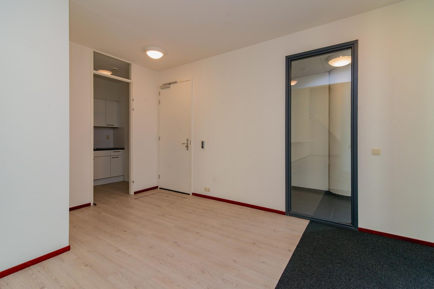 Bekijk foto 2 van Fluitschiplaan 6