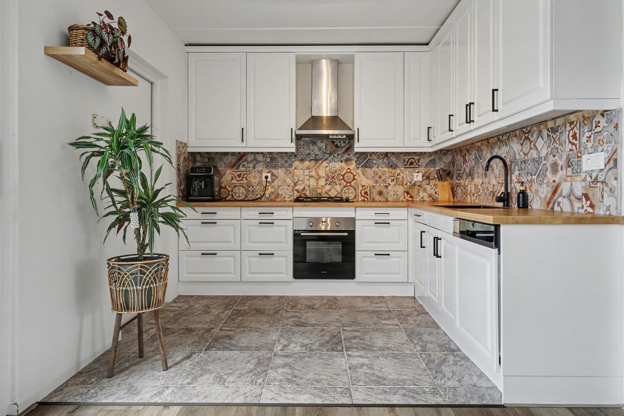 Spacious Extended Terraced Home with 4 Bedrooms in Vlijmen — 12