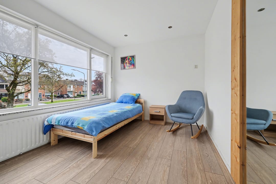 Spacious Extended Terraced Home with 4 Bedrooms in Vlijmen — 28