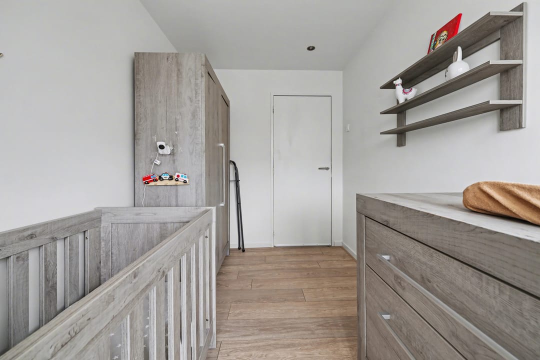 Spacious Extended Terraced Home with 4 Bedrooms in Vlijmen — 31