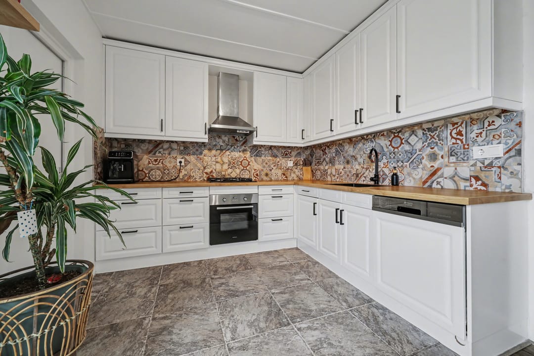 Spacious Extended Terraced Home with 4 Bedrooms in Vlijmen — 13