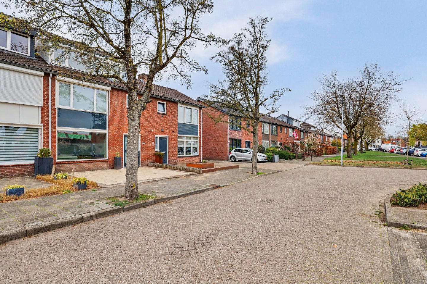 Spacious Extended Terraced Home with 4 Bedrooms in Vlijmen — 49