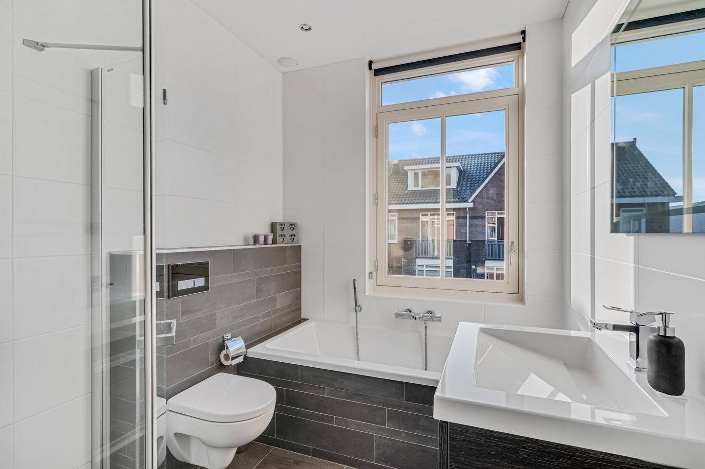 Photo 25 of Koningin-Emmalaan 51