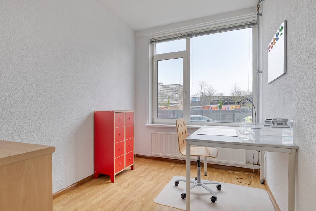 Light 3-room apartment with sunny balcony and large storage in Leiden Fortuinwijk — 17