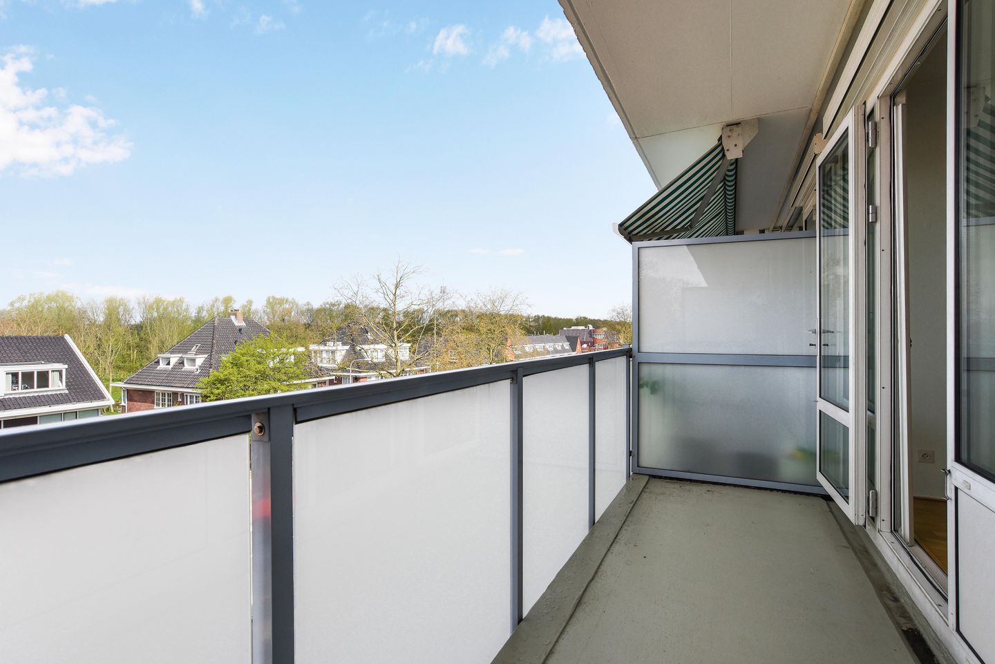 Unique 2-room apartment with sunny west-facing balcony and Amsterdamse Bos views — 14