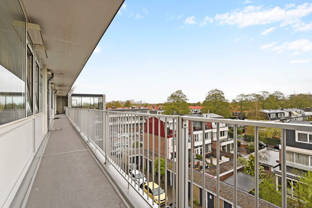 Unique 2-room apartment with sunny west-facing balcony and Amsterdamse Bos views — 17