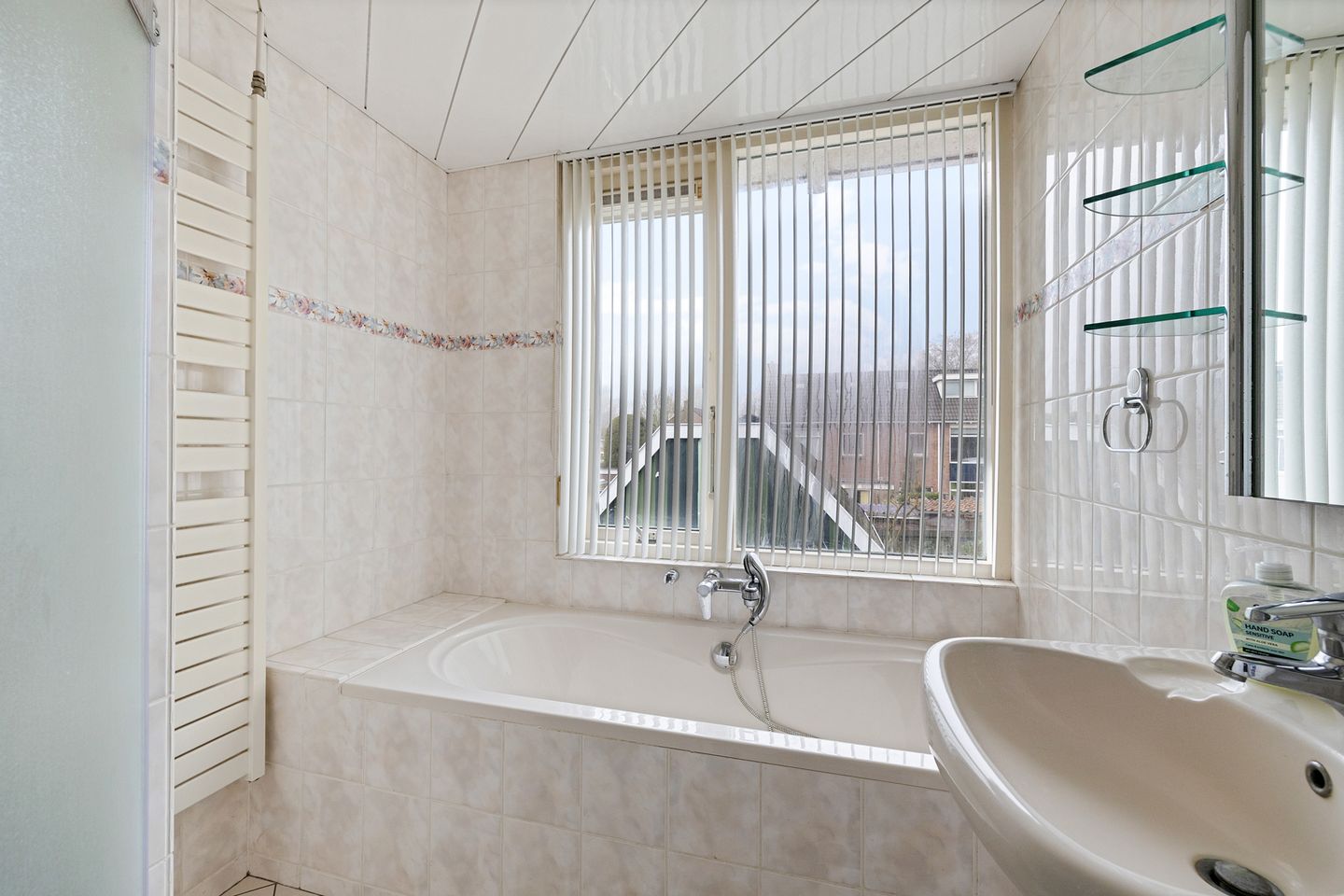 Photo 25 of Alma Tademaweg 34