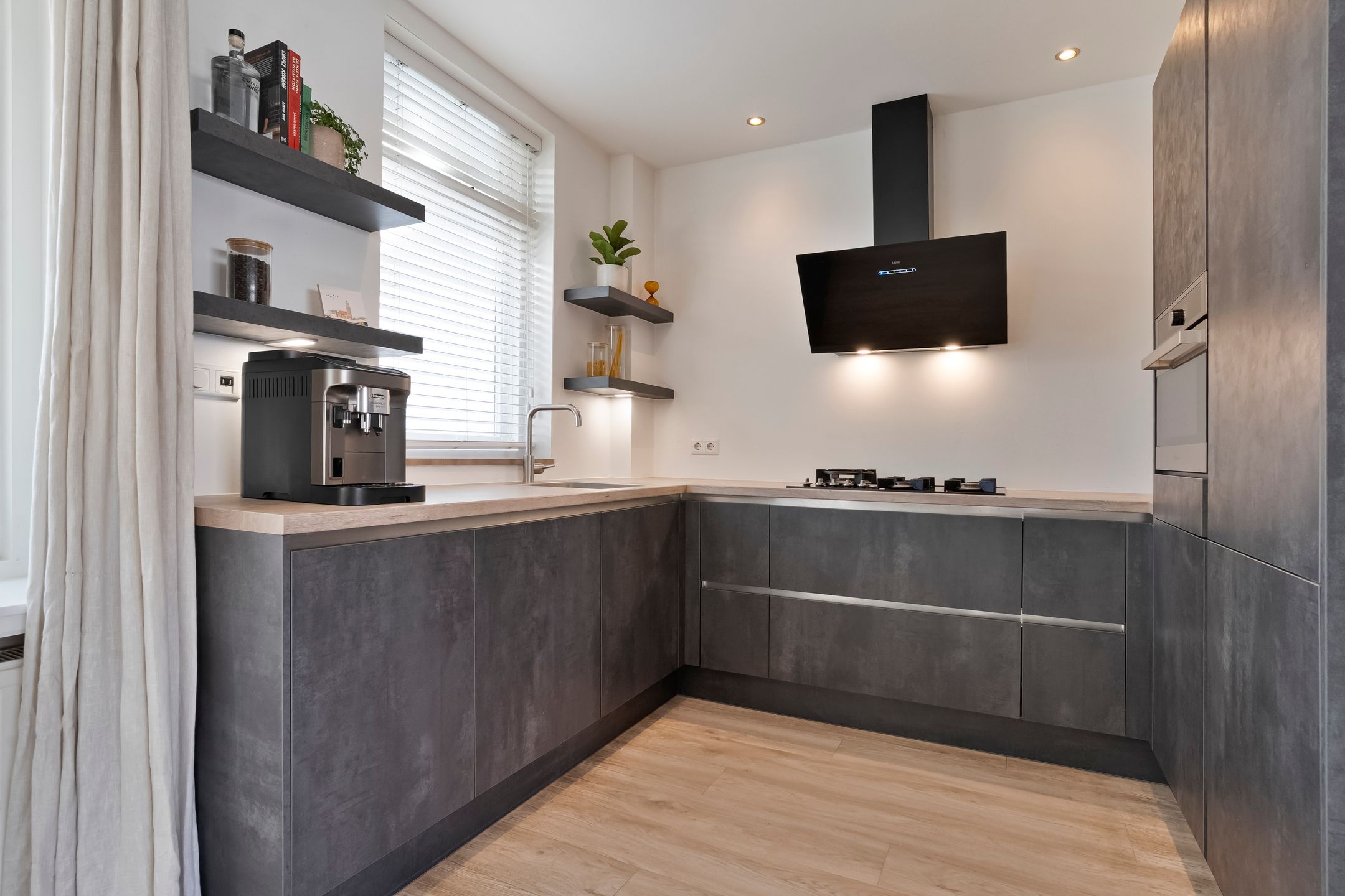 Foto 15 van Brederostraat 4