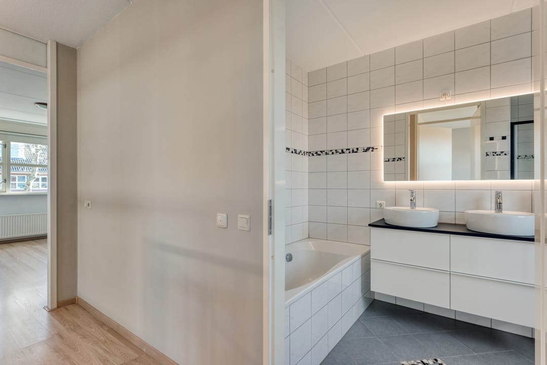 Foto 32 van Voltelenstraat 3