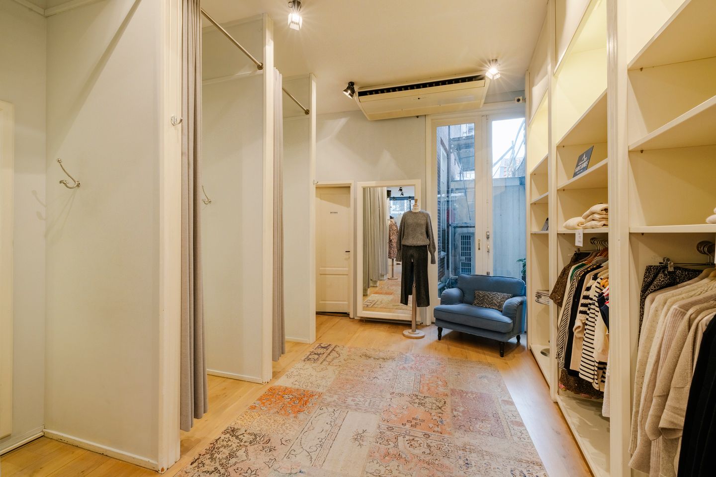 Bekijk foto 4 van Warmoesstraat 16