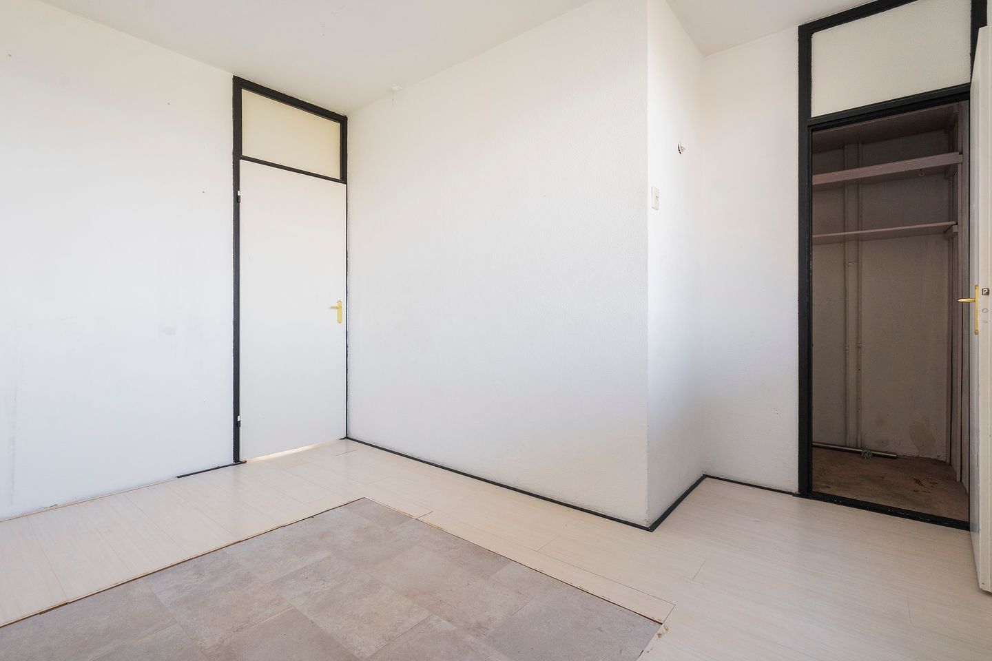 Spacious Maisonnette Apartment on Private Land in Amsterdam Nieuw-West — 20