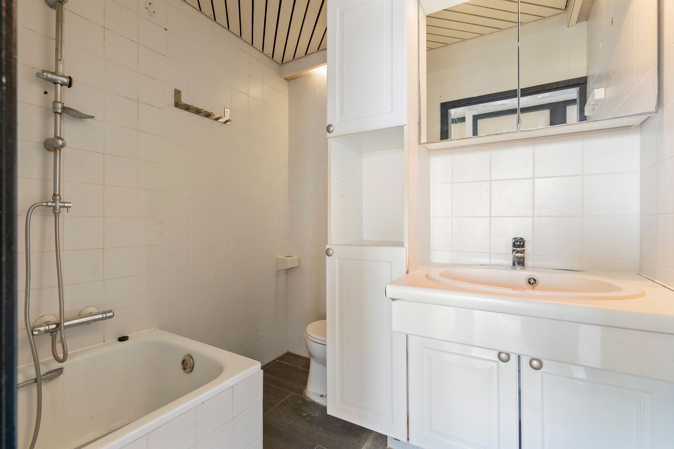 Spacious Maisonnette Apartment on Private Land in Amsterdam Nieuw-West — 21