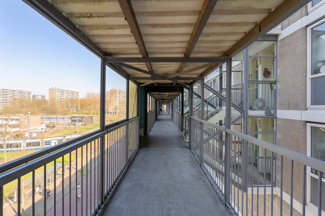 Spacious Maisonnette Apartment on Private Land in Amsterdam Nieuw-West — 26