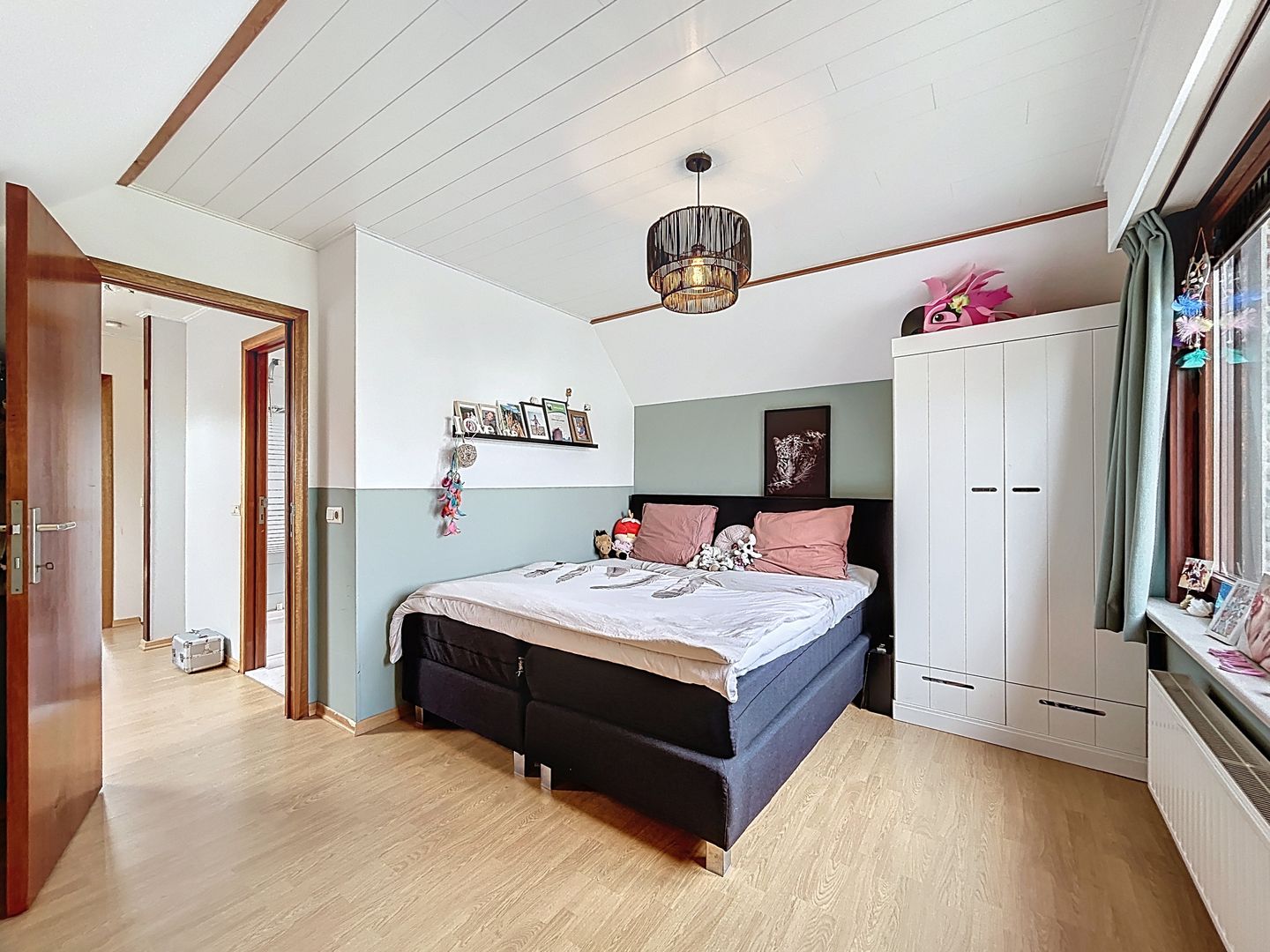 Spacious detached home with single-floor living option and generous garden — 19