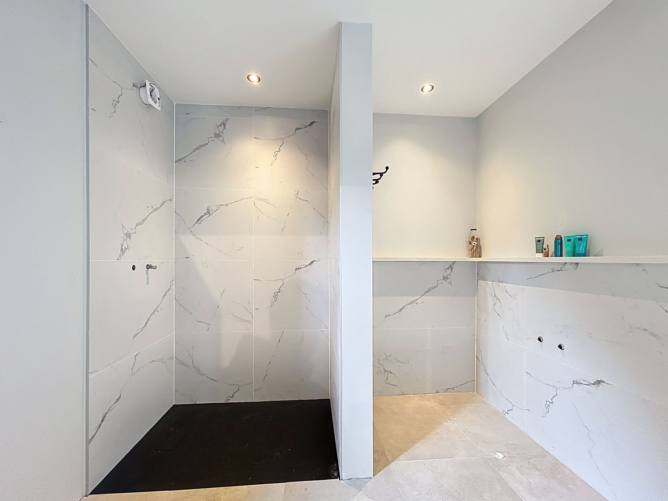 Spacious detached home with single-floor living option and generous garden — 12