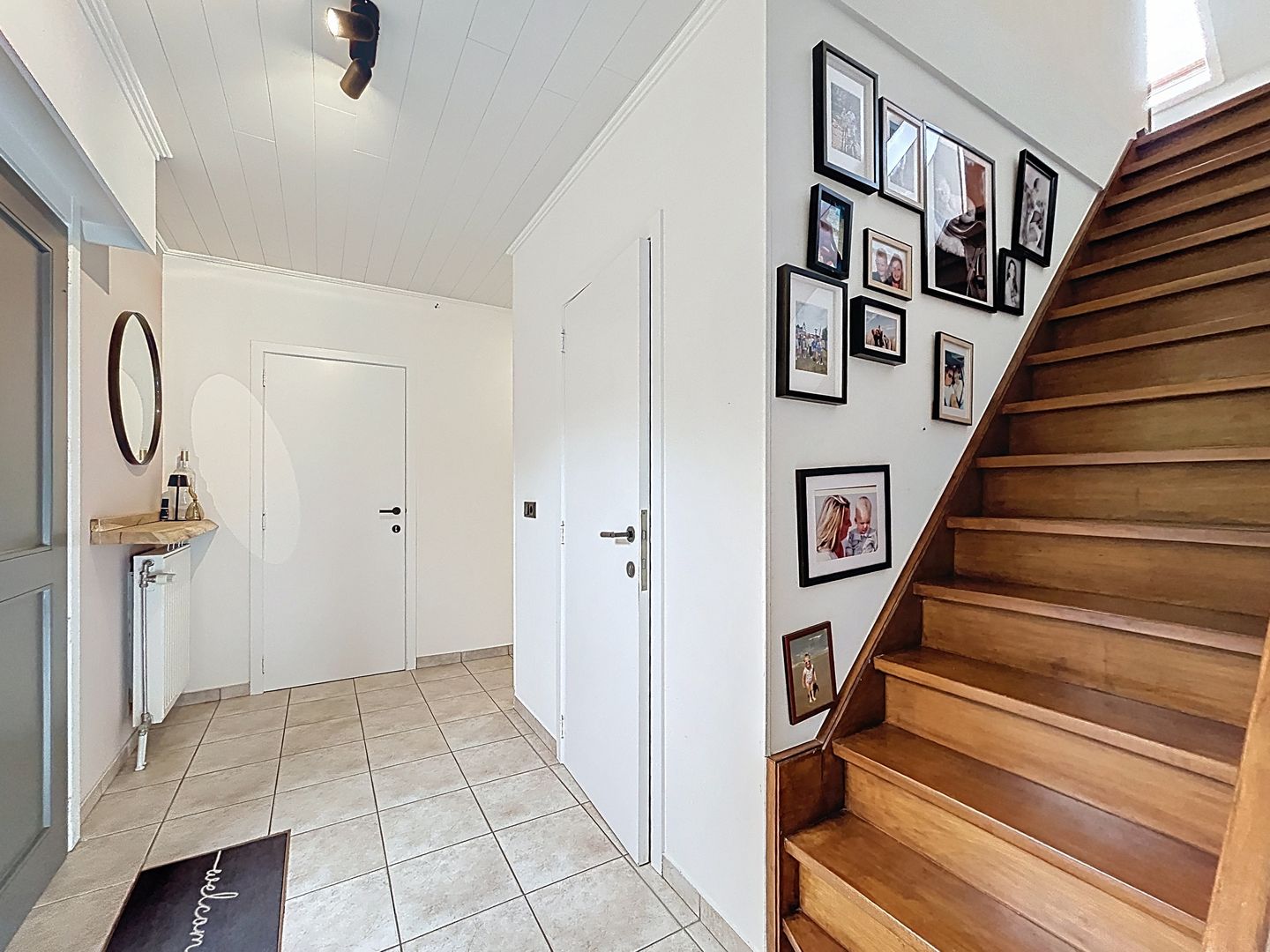 Spacious detached home with single-floor living option and generous garden — 14