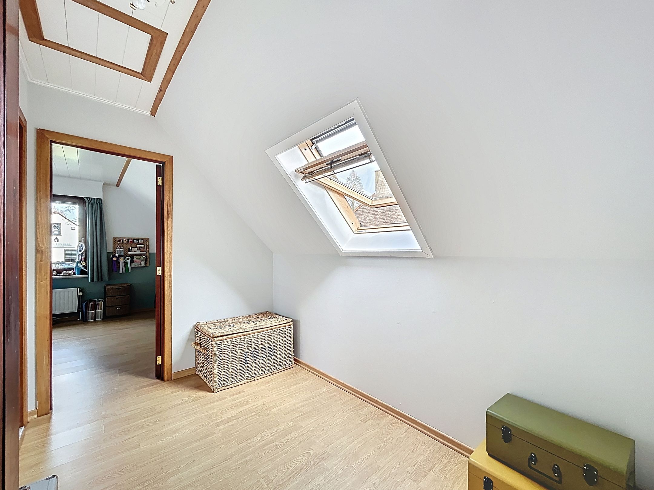 Spacious detached home with single-floor living option and generous garden — 15
