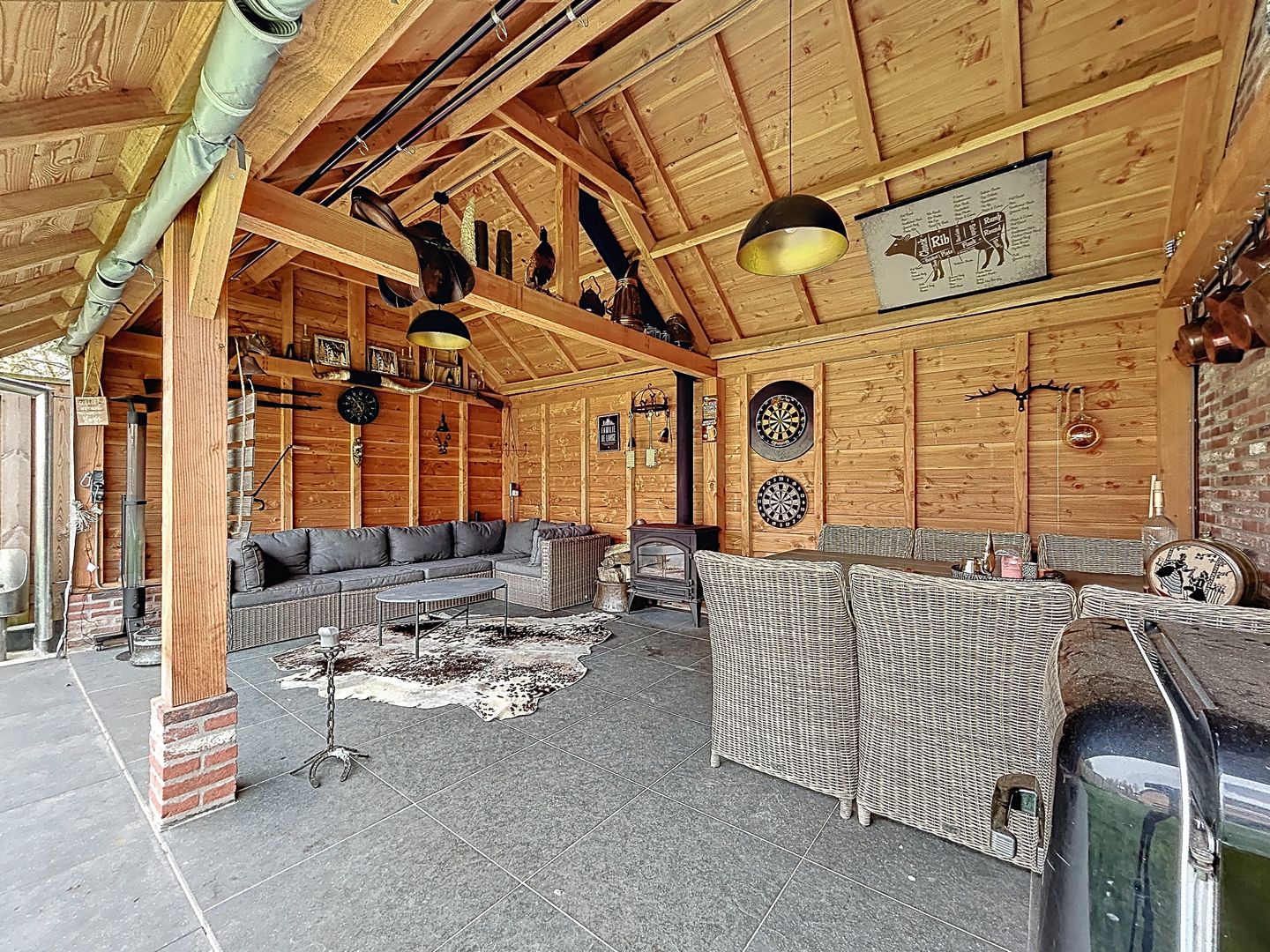 Spacious detached home with single-floor living option and generous garden — 29