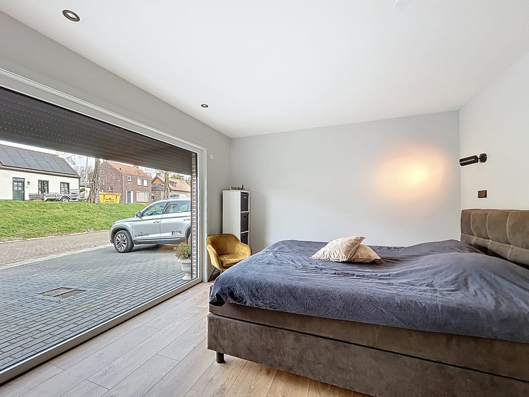Spacious detached home with single-floor living option and generous garden — 13