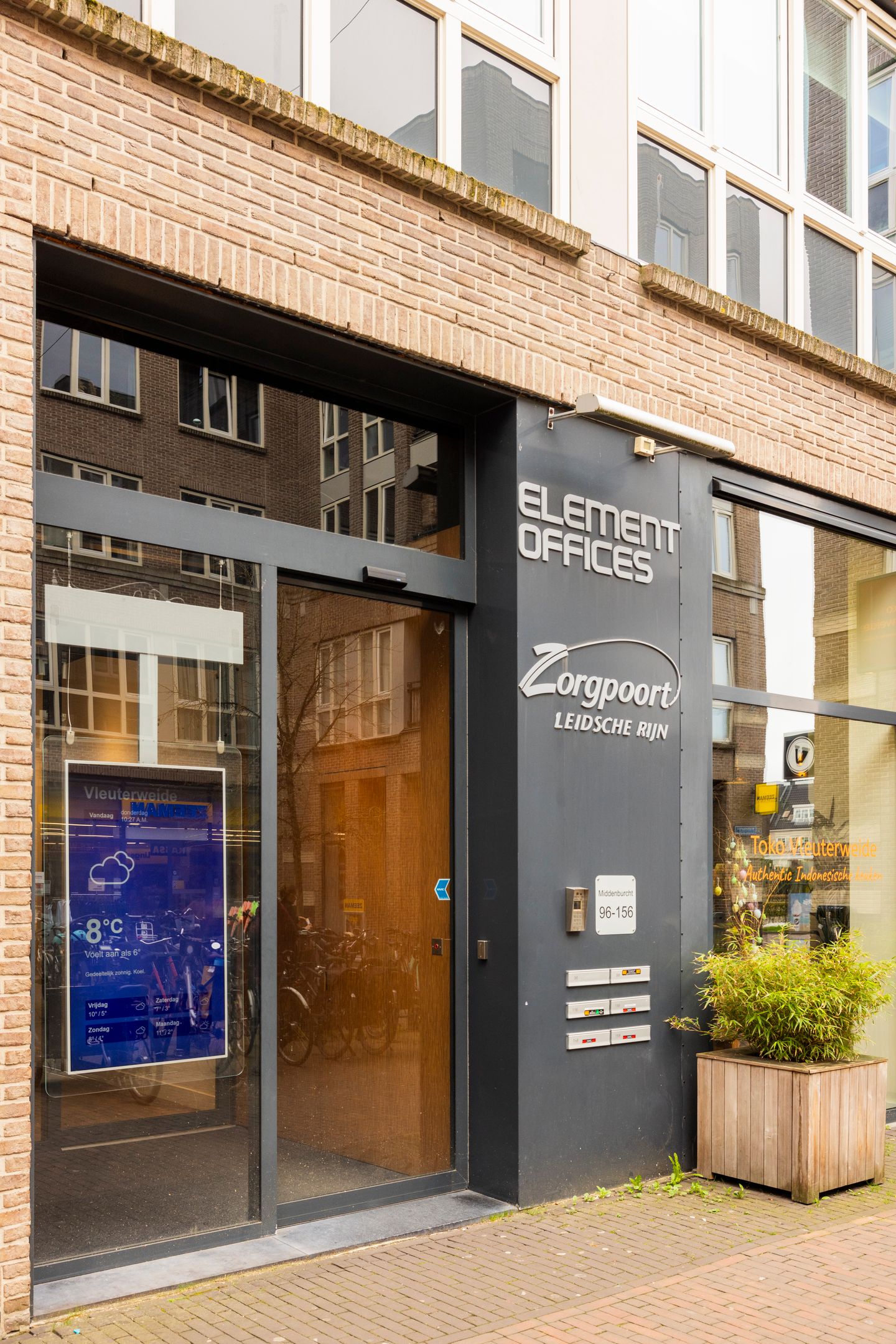 View photo 2 of Middenburcht 136